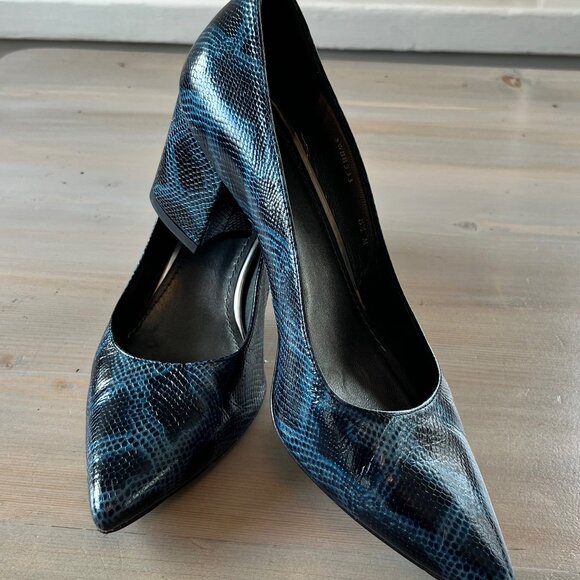 Stuart Weitzman First Class Blue Rattler Pumps - Picture 1 of 10